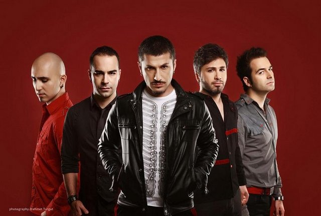 19 Ekim Cuma, İstanbul Bronx'ta; saat 22.30'dan itibaren Redd. Giriş: 34 TL. Tel: (212 293 53 98)