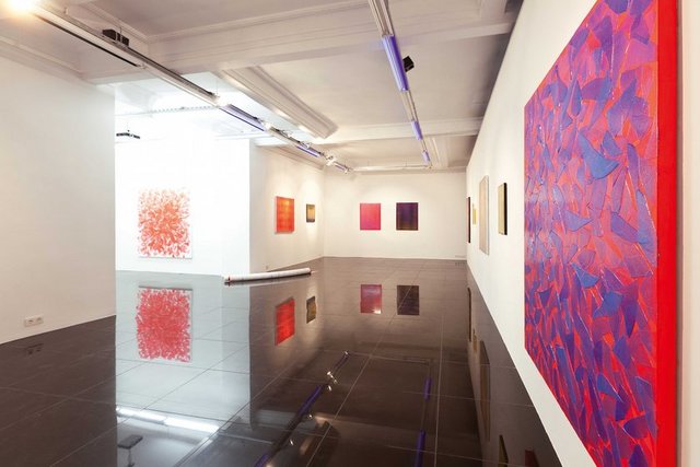 Pi Artworks Galatasaray; 25 Kasım'a kadar "Halet-i Ruhiye" başlıklı sergisiyle Nejat Satı'nın eselerini sanatseverlerle buluşturuyor. Ruh halleri ile ilişkili olan çalışmalar, sergi esnasında bazı müdahalelerle mekân içerisinde de farklı iki ruh durumuna tekabül ediyor. Sergideki çalışmalar, Satı'nın 2010 yılında, Pi Artworks'te yaptığı "Dil Altı" adlı kişisel sergisinden sonra geçen iki yıllık süreç içerisinde ortaya çıkan durumların ve zamanların bir araya gelişi. Tel: (212 293 71 03)