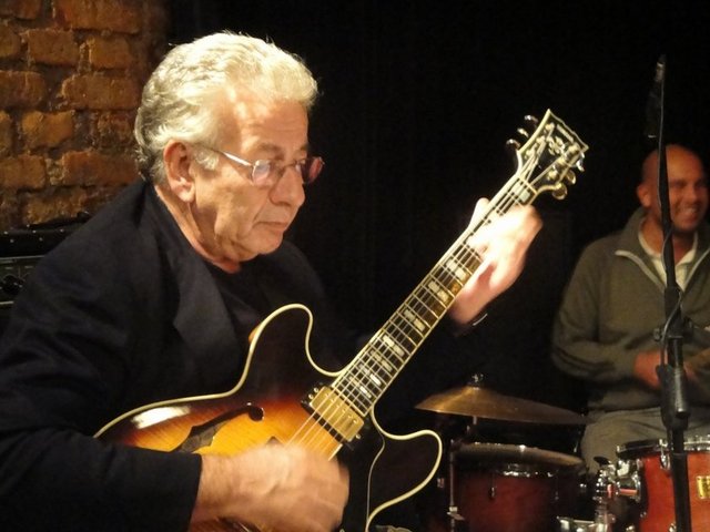 19 Ekim Cuma, Living Room'da; saat 22.00'den sonra Neşet Ruacan Trio. Giriş: 30, 25 TL. Tel: (216 405 20 04)