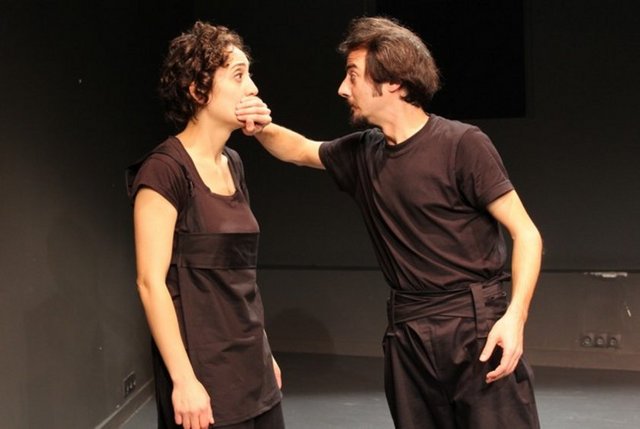 20 Ekim Cumartesi, Şermola Performans'ta; saat 20.30'da, N.V.Gogol'ün 'Burun', 'Palto' ve 'Müfettiş' adlı eserlerinden uyarlanan, Elif Temuçin ve Erkan Uyanıksoy'un rol aldığı  "Hikâyeden Memurlar".  (Mekanda, 21 Ekim Pazar, saat 11.00'de ise Laş-Deng-Bej / Oyunculuk Atölyesi) Tel: (555 996 10 43)