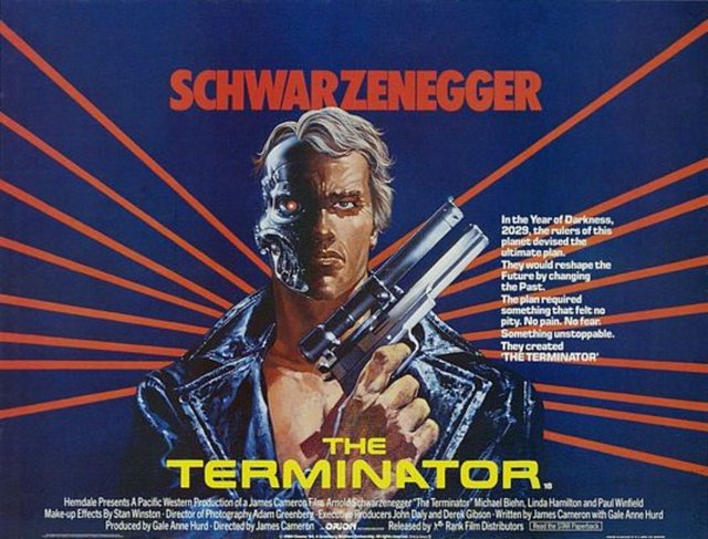 1-Terminatör (The Terminator) (1984) -  - James Cameron'ın, gelecekten günümüze gelen bir 'cyborg'un bir 'anne'nin peşine düşmesini anlattığı eseri, tech-noir kavramıyla ve zaman yolculuğu motifiyle anılan bir aksiyon bombardımanı kıvamındadır. Özellikle ikisi aynı alt türü uygulayan üç devam filmi bulunduran yapıtın, Arnold Schwarzenegger'in şanına şan katması ve ondan bir karakter yaratmasıyla da vurgulanması gereken noktaları bir hayli fazladır. Bu durum da büyük oranda 'Skynet'in 'insan elebaşı'nı avlama düşüncesiyle yolladığı cyborgun serüvenini genişletmiştir.