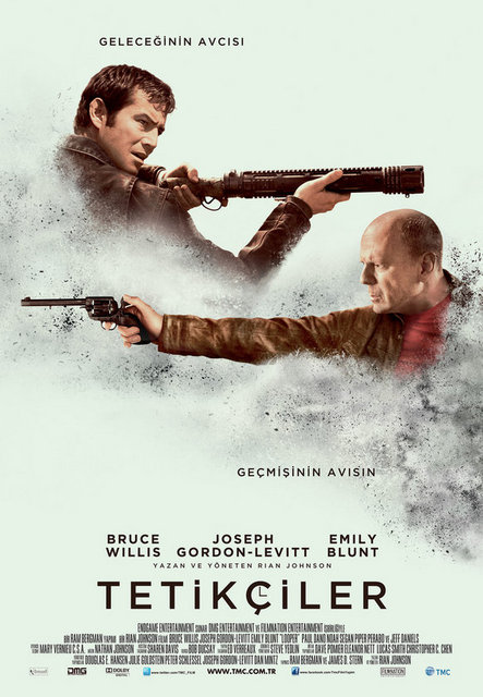 5-Tetikçiler (Looper) (2012) -  - Rian Johnson'ın yapbozlu bir zaman yolculuğu filmi harikası yarattığı eseri, büyük oranda "Matrix", "Total Recall", "Trancers" ve "12 Maymun" ile ilişkilendirilebilecek bir bilimkurgu vizyonu sunuyor. Bunları yaparken de insan üretimine girişen bir rejimden tutun kovboy kılıklı karakterlere, kiralik katillik mesleğinden telekinetik güçlere sahip bir çocuğa kadar fazlaca katman içeriyor. Bunların eşliğinde zaman yolculuğu filmlerinin "Yağmurdan Önce"sine dönüşüp yolunu belirlerken ise sıkıntı çekmiyor. "Tetikçiler"in klasiğe dönüşmesi için zamana ihtiyacı var.