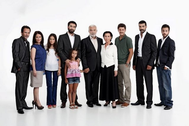 BABALAR VE EVLATLAR: Mahsun Kırmızgül imzalı Babalar ve Evlatlar müthiş bir oyuncu kadrosuyla başladı. Yer Gök Aşk'ın Yusuf'u Murat Ünalmış başroldeydi.