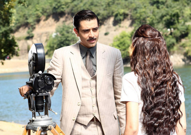 Ama eylül ayı gelip sezon dizileri bir bir başlangıç yaptığında rotası şaştı. Perşembe akşamları ekrana geliyordu ve Kurtlar Vadisi karşısında tutunamadı. Bunun üzerine salıya alındı.