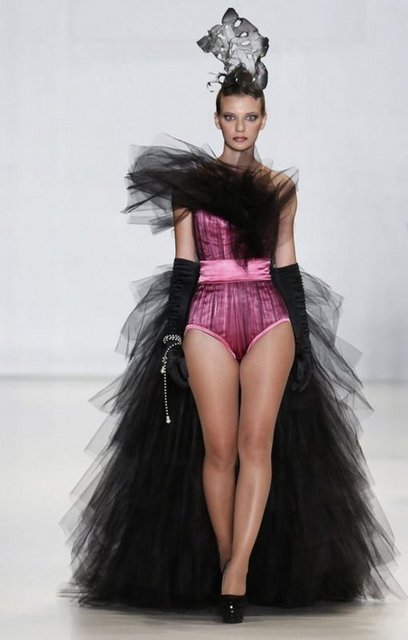 MOSKOVA MODA HAFTASINDAN ÇARPICI KARELER