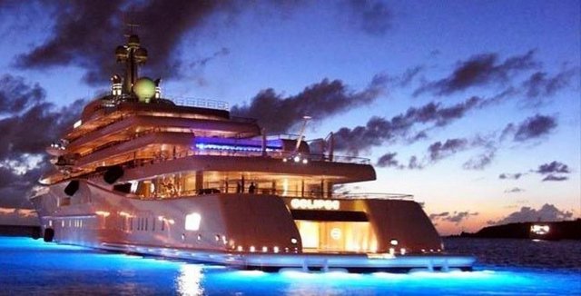 Rus milyarder işadamı Roman Abromoviç'in yatı "Eclipse".