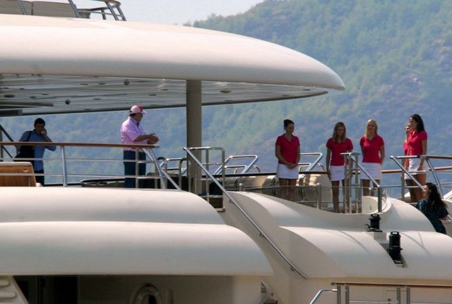 Rusya'nın en zengini milyarder iş adamı Alisher Usmanov'un bu yıl 110 metrelik 'Dilbar' adlı yatıyla bir hafta boyunca Göcek koylarını turladı.