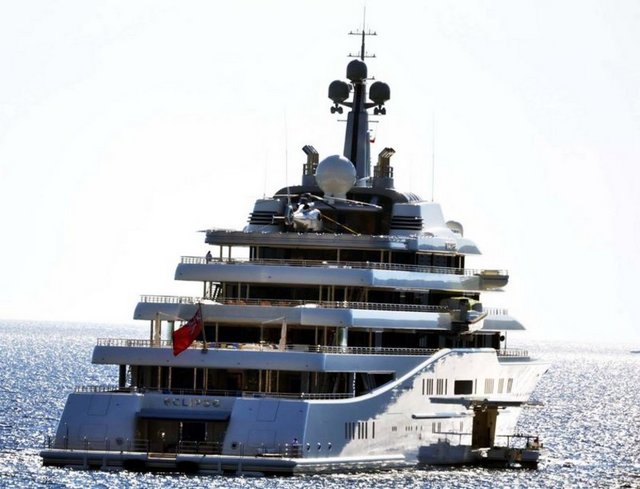 Rus milyarder işadamı Roman Abromoviç'in yatı "Eclipse".