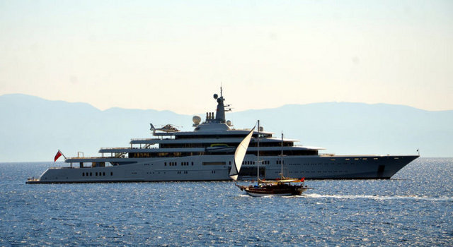 Rus milyarder işadamı Roman Abromoviç'in yatı "Eclipse".