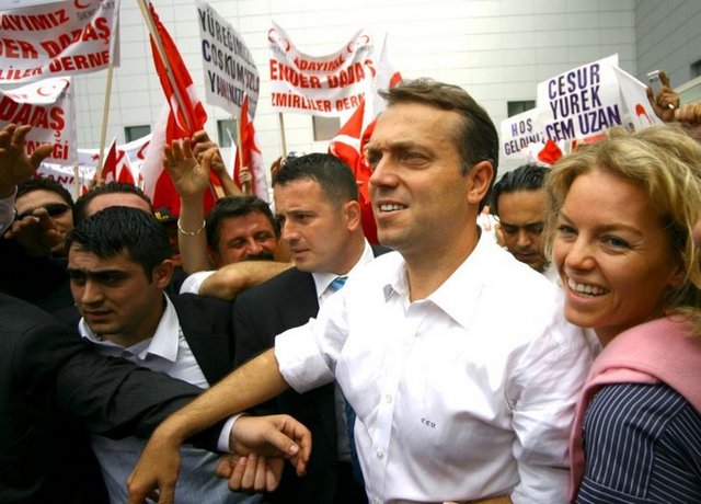 ALARA KOÇİBEY VE ESKİ EŞİ CEM UZAN 