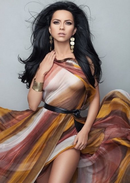 2009'da MTV Romanya Müzik Ödülleri'nde En İyi Dans, En İyi Çıkış ve En İyi Gösteri ödüllerini kazandı.