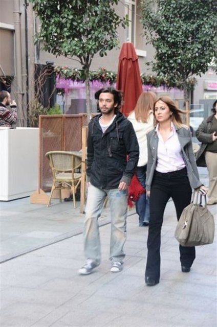 EMRE ÇAPA, ZARA TAŞ
