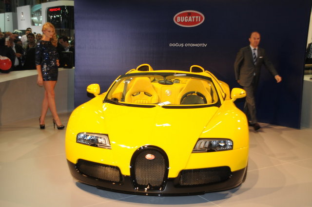 4.3 MİLYON EURO'LUK BUGATTI OTOMOBİL 