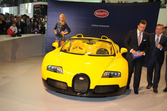 4.3 MİLYON EURO'LUK BUGATTI OTOMOBİL 