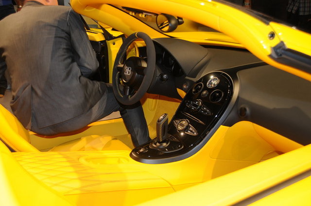 4.3 MİLYON EURO'LUK BUGATTI OTOMOBİL 