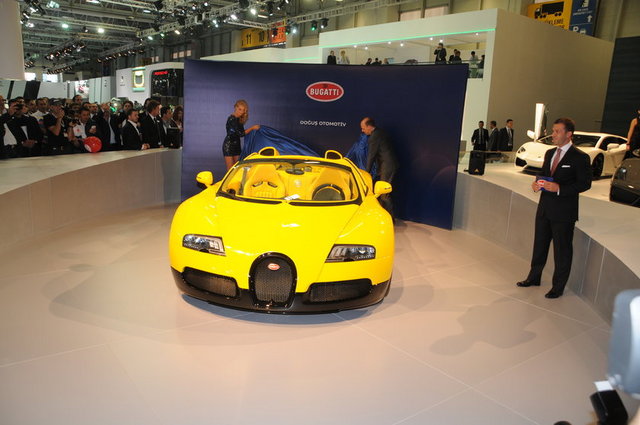 4.3 MİLYON EURO'LUK BUGATTI OTOMOBİL 