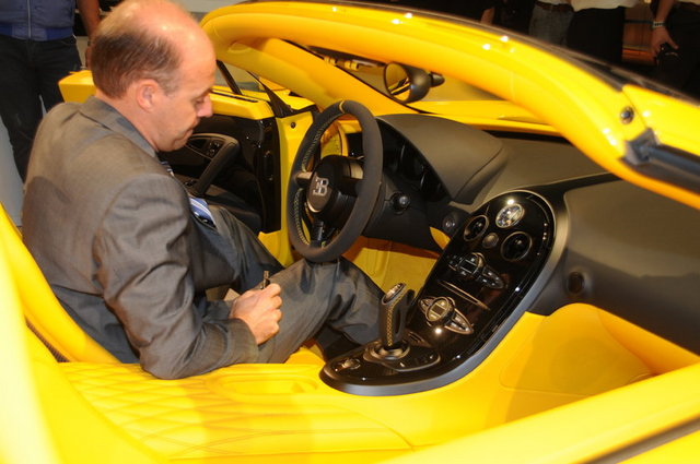 4.3 MİLYON EURO'LUK BUGATTI OTOMOBİL 