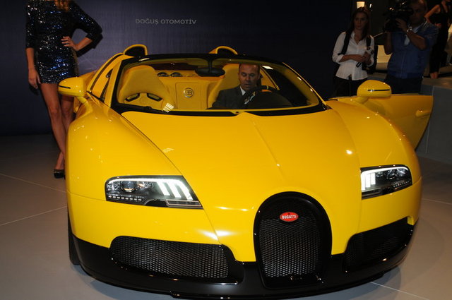 4.3 MİLYON EURO'LUK BUGATTI OTOMOBİL 