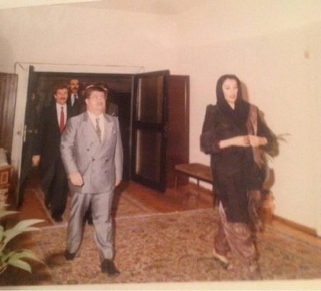 8. Cumhurbaşkanı merhum Turgut Özal'ın özel kalem müdürü eski AKP milletvekili Feyzi İşbaşaran Özal'ın bilinmeyen fotoğraflarını paylaştı.