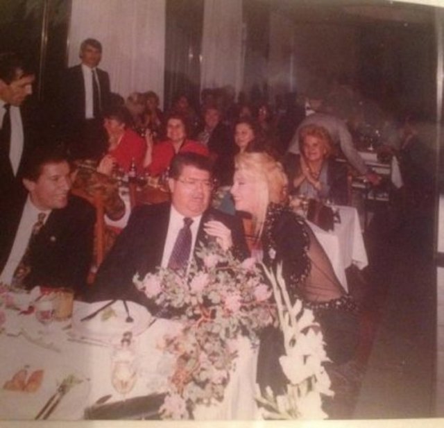 8. Cumhurbaşkanı merhum Turgut Özal'ın özel kalem müdürü eski AKP milletvekili Feyzi İşbaşaran Özal'ın bilinmeyen fotoğraflarını paylaştı.