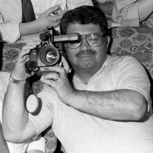 8. Cumhurbaşkanı merhum Turgut Özal'ın özel kalem müdürü eski AKP milletvekili Feyzi İşbaşaran Özal'ın bilinmeyen fotoğraflarını paylaştı.