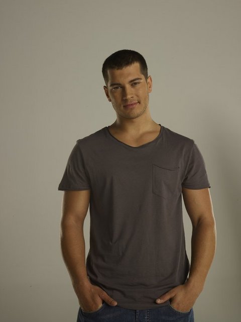 Çağatay Ulusoy, Halkalı Ticaret Meslek Lisesi mezunu..