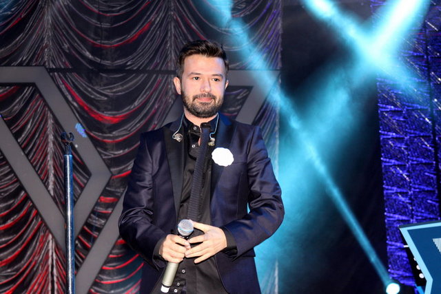 Yalın: St Michel Fransız Lisesi mezunu.