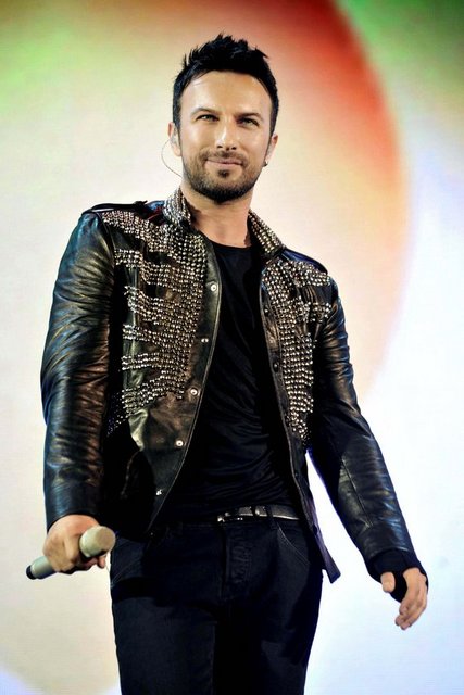 Tarkan, Karamürsel Lisesi mezunu.