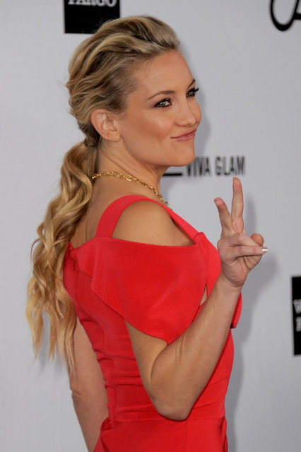 Kate Hudson, kozmetik ve parfüm manyağı. Ayda 100 bin dolar parfüm ve bakım ürünlerine harcıyor.