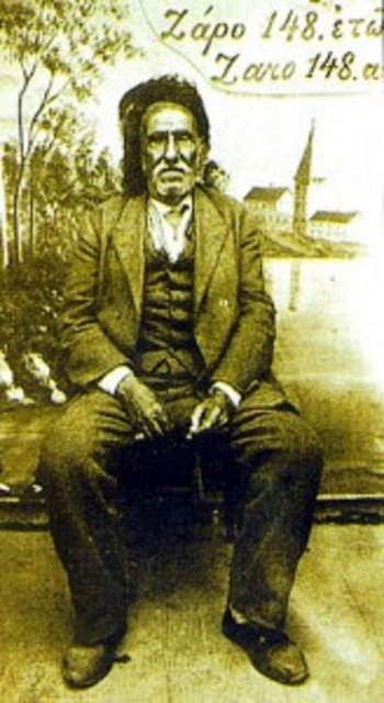 164 yıl yaşadığı söylenen Zaro Ağa ise Bitlis'te doğmuştur ve ömrü boyunca 10 padişah görmüştür. O ise sırrını soranlara "bol bol yoğurt yiyin" diye tavsiye vermiştir.