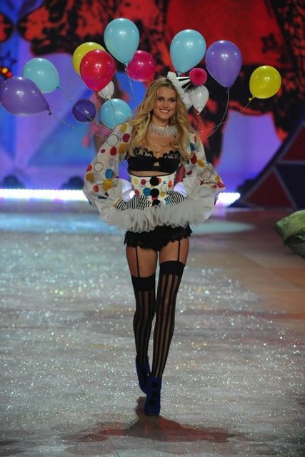 VICTORIA'S SECRET 2013 DEFİLE