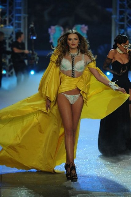 VICTORIA'S SECRET 2013 DEFİLE