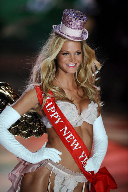 VICTORIA'S SECRET 2013 DEFİLE