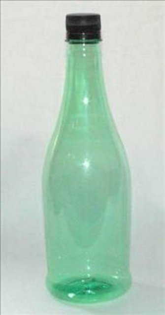 Çarson, restaurantta tartıştığı sevgilisine attığı meşrubat şişesine 30 saniye sonra basıp düşmüştür.