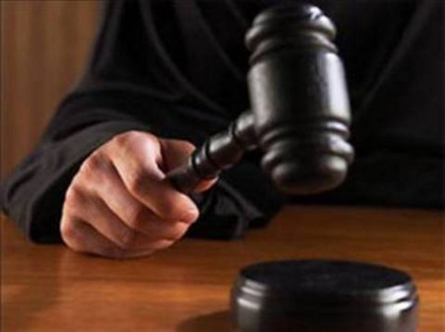 Karar, mobilya mağazası için büyük sürpriz olur, çünkü kuçük çocuk Robertsen'in oğludur.