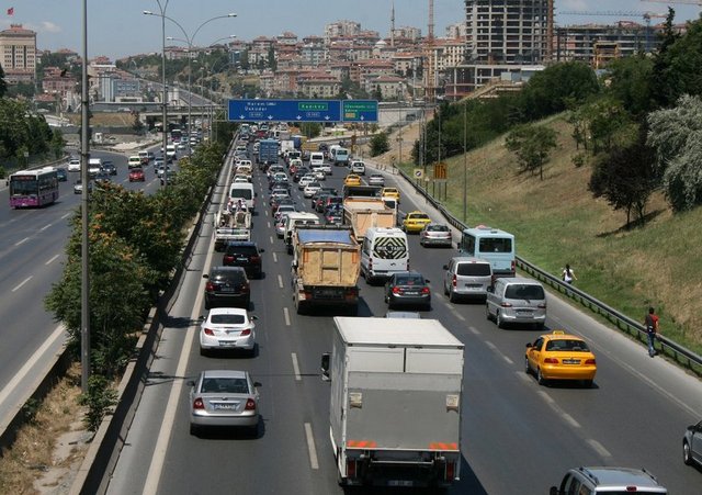 Göztepe ve kozyatağı yoğun. Alternatif olarak Ataşehir bağlantısı kullanılabilir.
