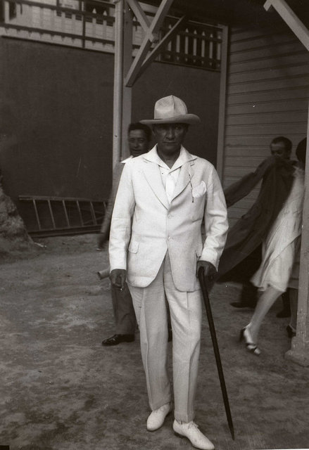 Medeni olmayan insanlar, medeni olanların ayakları altında kalmaya mahkumdurlar