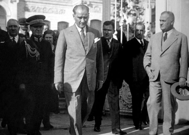 Atatürk bu anısını naklederken: