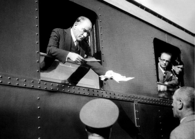 Ata'nın Cevap Veremediği Tek İnsan..? -  - Tarihimiz sayısız savaşlarla doludur. Biz bu savaşlardan baş kaldırıp ne memleketi imar edebilmiş, ne de kendimiz refaha kavuşmuşuzdur. Bunun sebebi, bizim suçumuz olduğu kadar düşmanlarımızın da suçudur. Çünkü başta Ruslar olmak üzere düşmanlarımız hep şöyle düşünürlerdi: - -Türklere rahat vermemeli ki, başka sahalarda ilerleyemesinler...