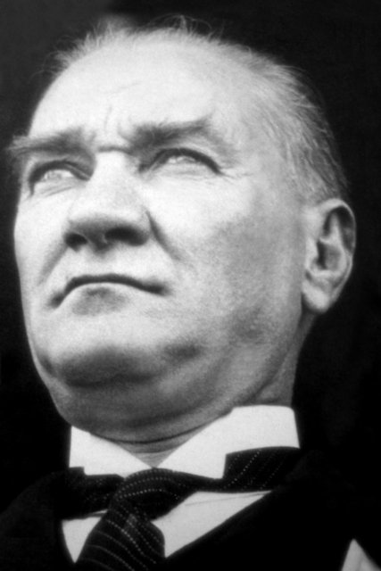 -Komutanım, Mustafa Kemal'sin Mustafa Kemal olmasına ama... Düşmanların işine akıl sır ermez... Birini sana benzetir içeri sokarlar... Gözünü seveyim sen şu bizim yüzbaşıyı al birlikte gel, o zaman nereye istersen git! - Atatürk, geri döndükten sonra komutanlara bunu anlattı. Bu mert ve uyanık eri çavuşluğa yükselttirdi.