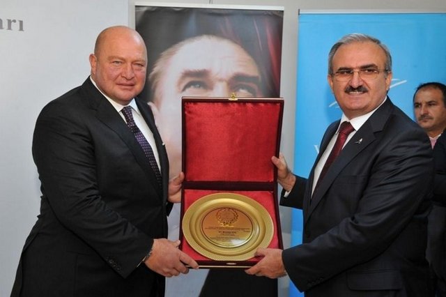 MUSTAFA KOÇ, MÜNİR KARALOĞLU