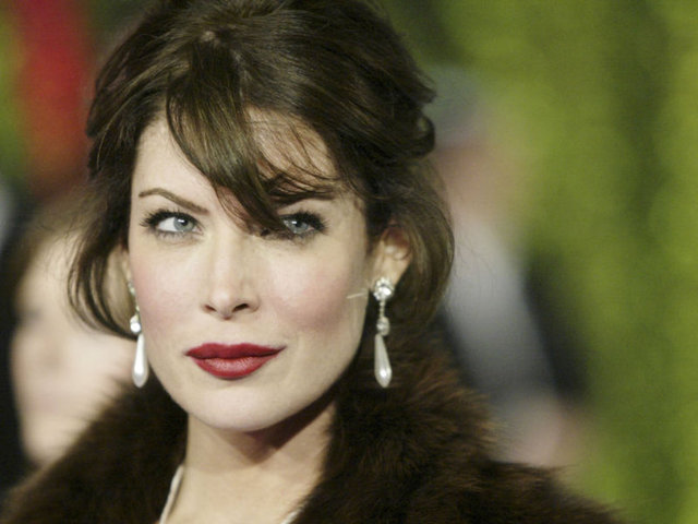 Lara Flynn Boyle, estetik operasyonlara bağımlı hale gelmeden önce kendine özgü bir güzelliği sahipti.