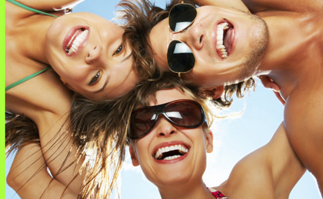 Gülmek ve öksürmek, omurgaya yürümek veya ayakta durmaktan daha fazla yük bindirir.