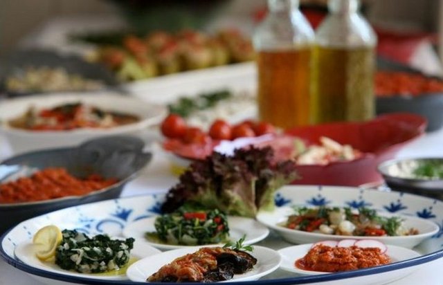 Meze by Lemon Tree / Beyoğlu Tel: (212 252 83 02)