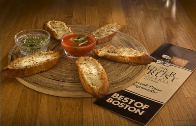 The Upper Crust / Bebek Tel: (212 265 02 66)