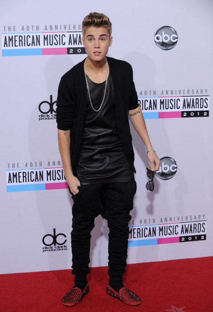 JUSTIN BIEBER