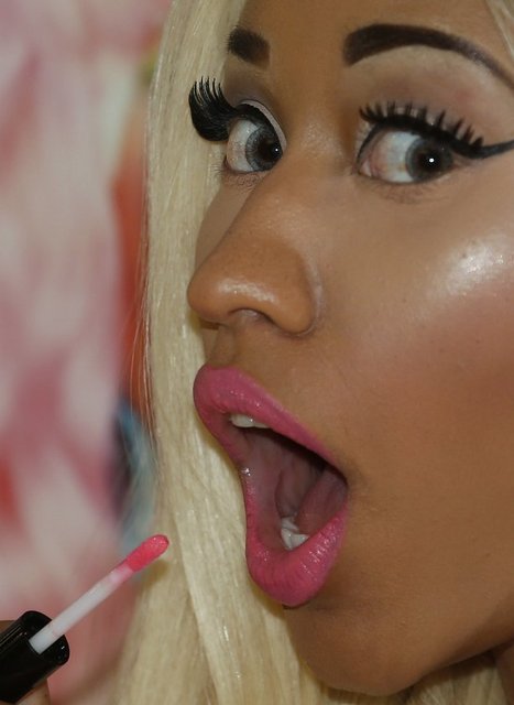 Katalogdan satış yapıp ürünleri indirimli almak isteyenlerin oranı %15 iken kadınların yarısı katalogdan makyaj malzemesi satmaya kesinlikle sıcak bakmıyor. %32'si ise buna sıcak baktığını ancak bunun için harekete geçmediğini  söylerken %18i ise isterim ancak ne yapmam gerektiğini bilmiyorum diyor.