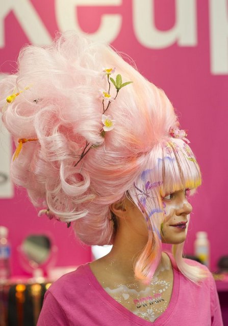 Katılımcıların en çok kullandığı makyaj malzemesi %68 ile rimel olurken bunu %66 ile göz kalemi, %65 ile ruj takip ediyor.