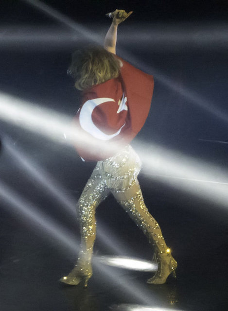 JENNIFER LOPEZ