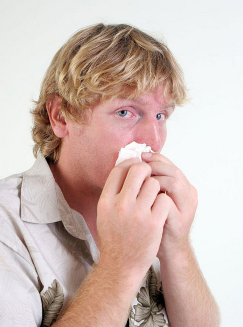 Hasta bireylerden uzak durun: Alt ve üst solunum yolları bulaşıcı olup, mikroplar hasta bireylerin öksürüp hapşırmasıyla etrafa yayılıyor. Nefes alıp verirken de bu mikroplar ya da virüsler hastalığın size geçmesine neden olabiliyor. Sonrasında ise alt solunum yollarına inerek durumunuzu ağırlaştırabiliyor.